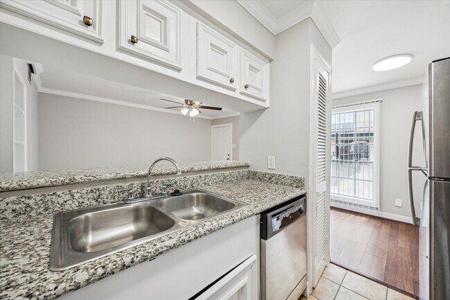 Building Photo - 201 Emerson St