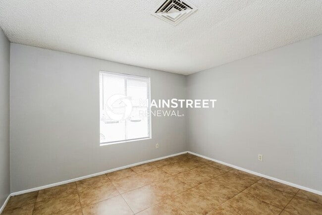 Building Photo - 2 Bedroom Pet-Friendly Home in Tucson, AZ with Main Street Renewal
