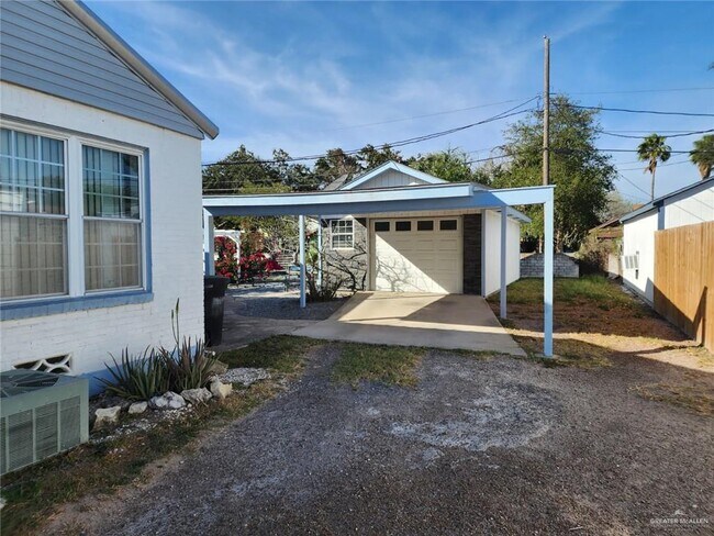 Building Photo - 22 Laurel Ave