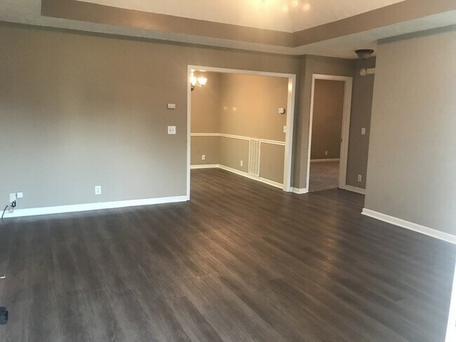 Building Photo - 157 Clearidge Dr