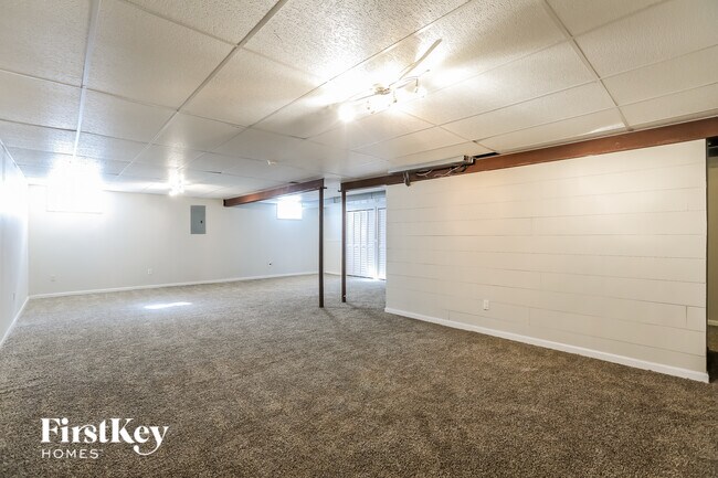 Building Photo - 819 Trailway Dr