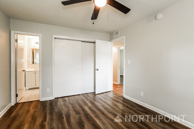 Building Photo - 3 BR/2BA | Newly Renovated Single Family Home |  Front and back yard| Double-long driveways!