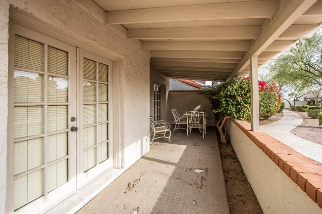 Building Photo - Available! Beautiful fully furnished/equipped 3BR patio home.