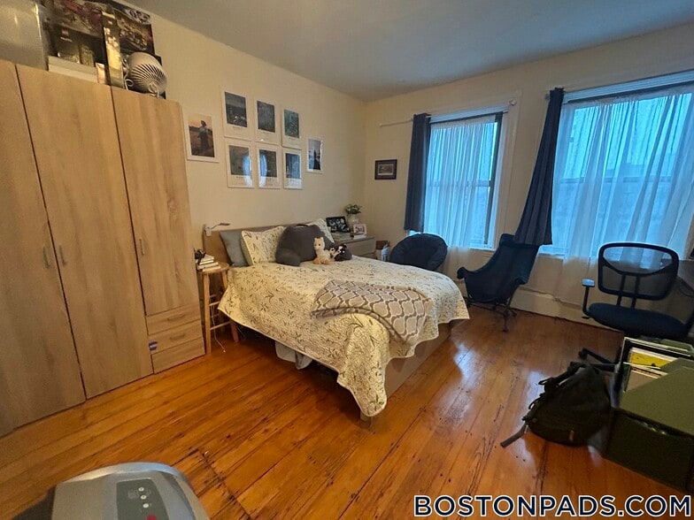 Building Photo - 918 Beacon St