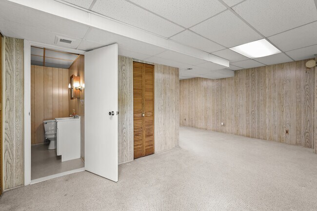 Building Photo - 48 Eastford Ct