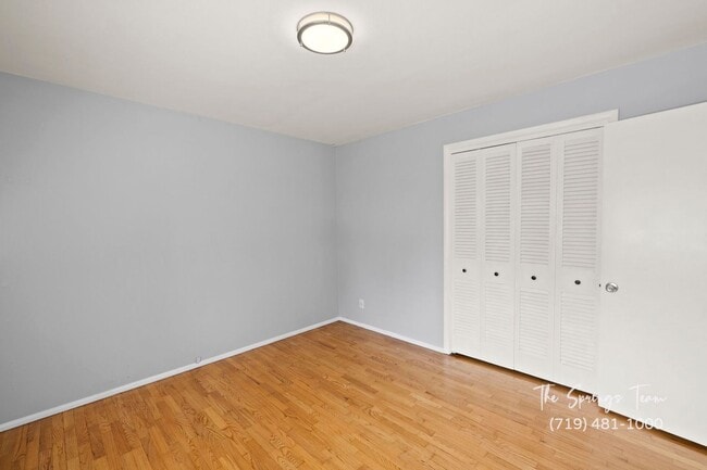 Building Photo - CHARMING WESTSIDE 2BD HOME with A/C - Security Deposit Waiver Available