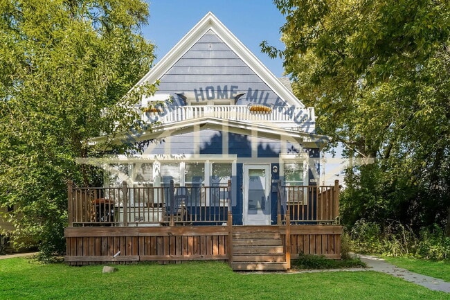 Building Photo - 7124 W Moltke Ave