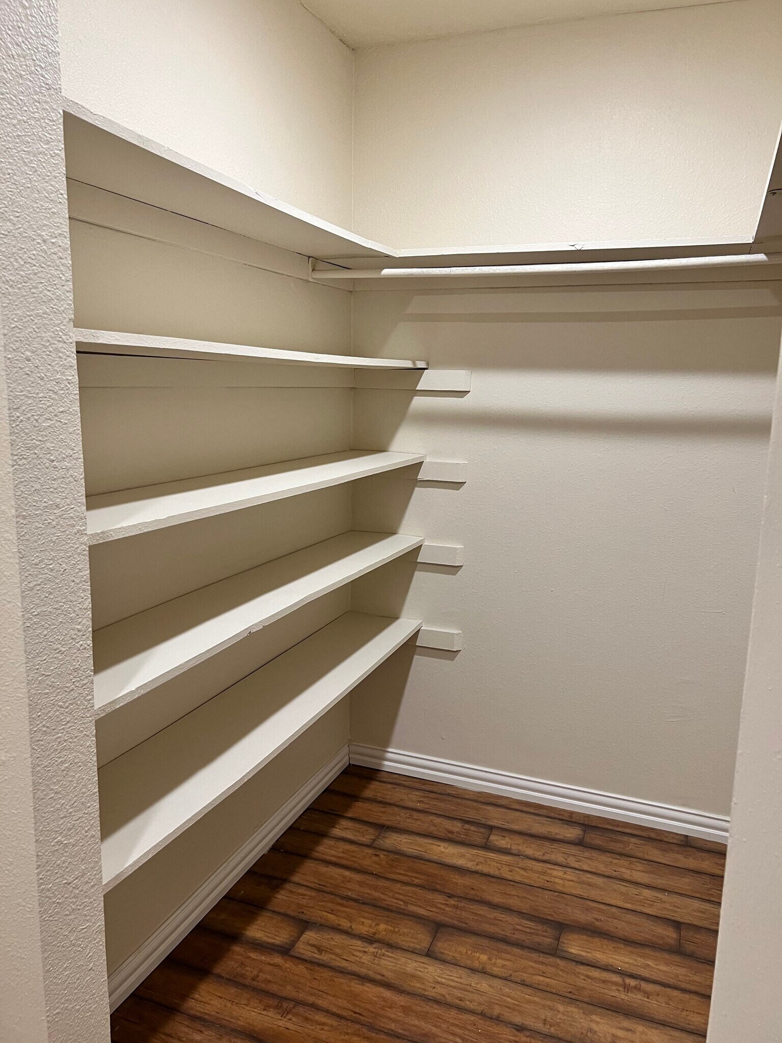 Building Photo - 819 Red Bird Ln