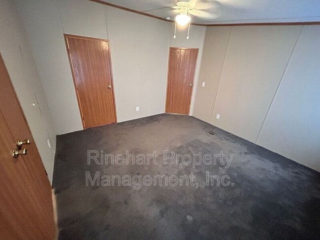 Building Photo - 5035 Park Creek Dr