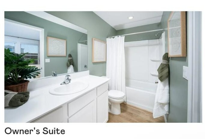 Building Photo - 8882 Fairport Ave