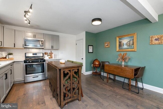 Building Photo - 3302 Orlando Ave