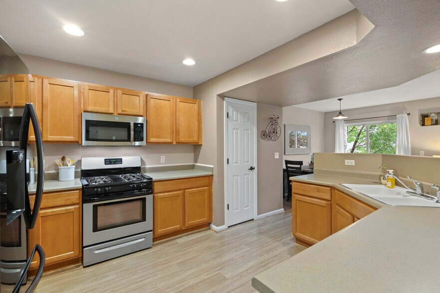Building Photo - 708 Crown Ridge Ln