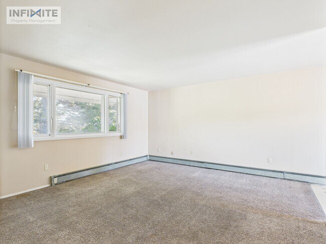 Building Photo - 323 N 16th Ave