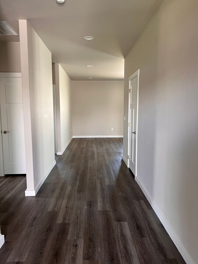 Building Photo - New Construction Home in Park Orchard Neighborhood!