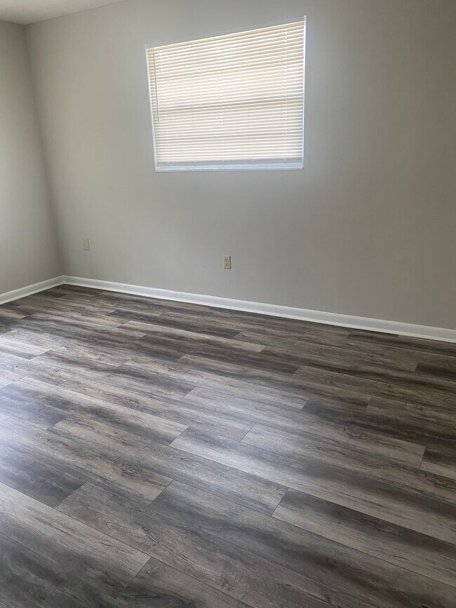 Building Photo - Residential