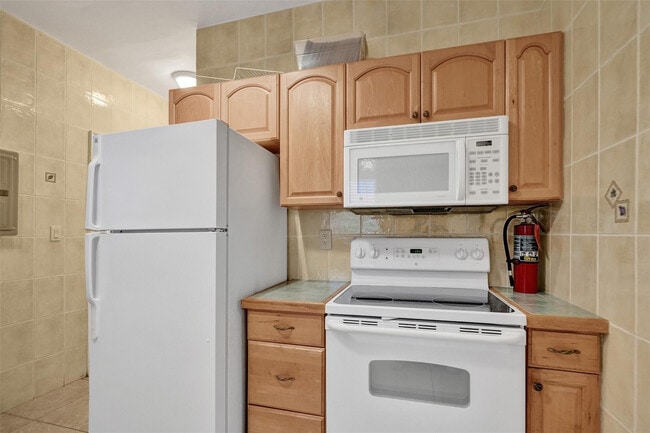 Building Photo - 1541 S Ocean Blvd