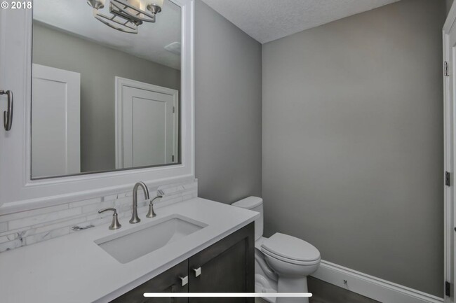 Building Photo - Stunning Executive Home in Cedar Mill/Beth...