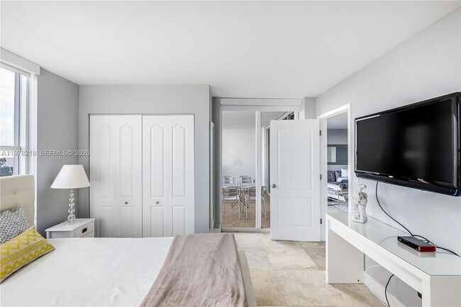 Building Photo - 1800 Sunset Harbour Dr