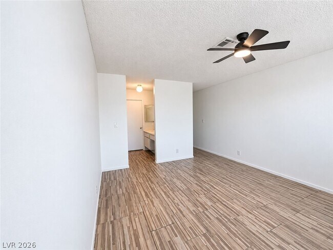 Building Photo - 4346 Caliente St