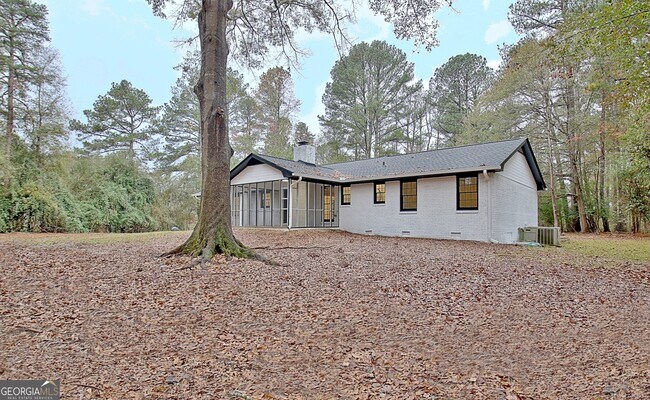 Building Photo - 716 Ebenezer Rd