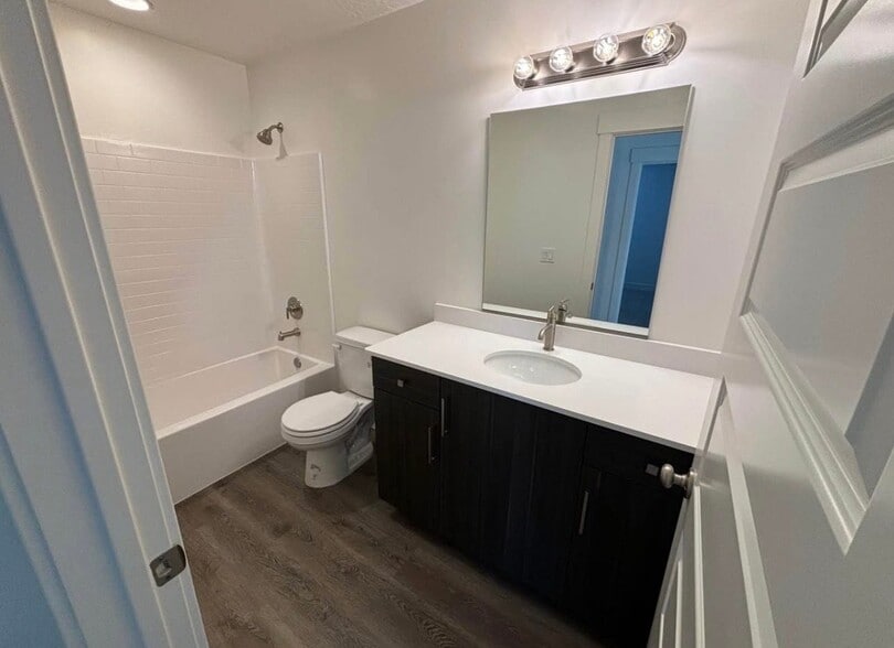 Building Photo - 2346 E Luciano Ln