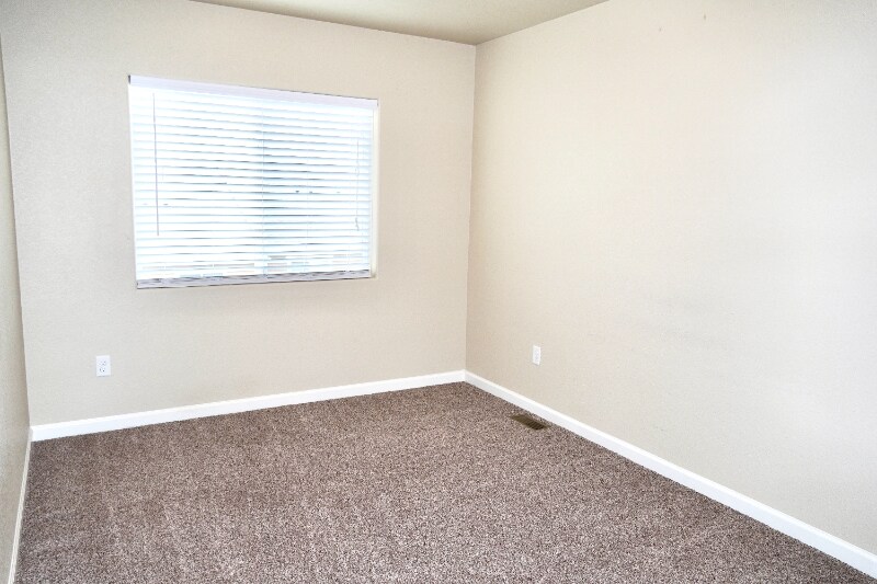 Building Photo - 5609 Shamrock Heights