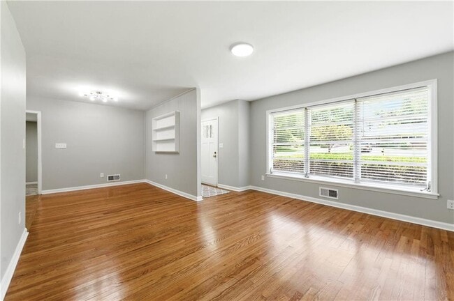 Building Photo - 1195 Starline Dr