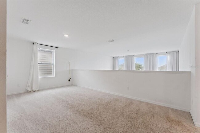 Building Photo - 756 Steerview St