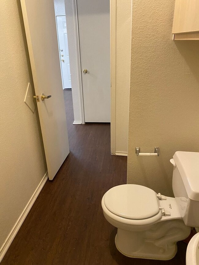 Building Photo - 5420 Creekridge A