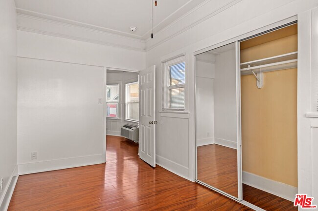 Building Photo - 2928 Walton Ave