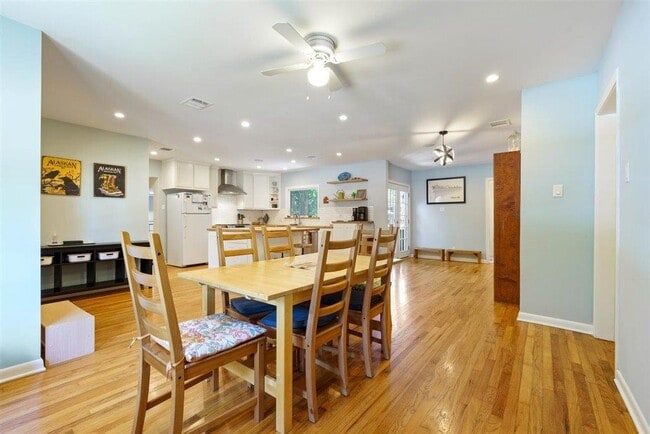 Building Photo - 5711 Chesterfield Ave