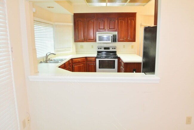 Building Photo - 2036 Hen House Dr
