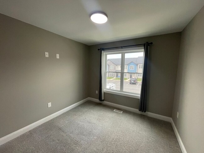 Building Photo - Blue Ridge Commons Townhome