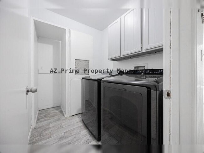 Building Photo - 6822 N 35th Ave