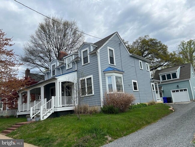 Building Photo - 2237 N Wakefield St