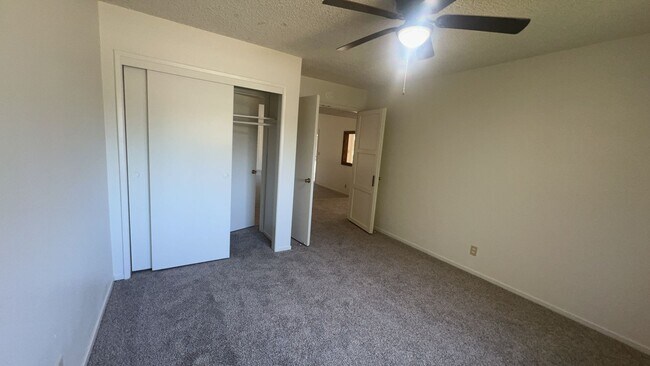 Building Photo - 303 Diane Ct