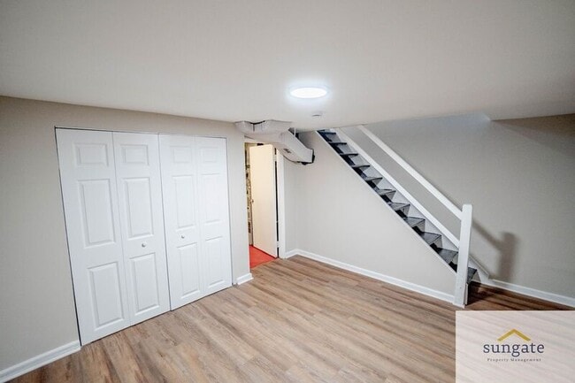 Building Photo - 5318 Patrick Henry Dr