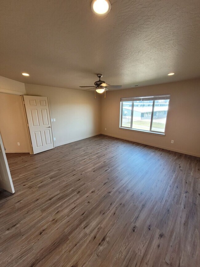 Building Photo - Beautiful 5 bedroom 3 bath home in Lebanon