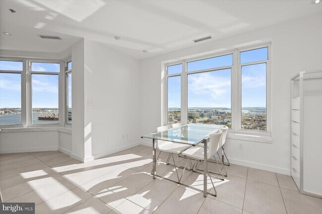 Building Photo - 100 Harborview Dr