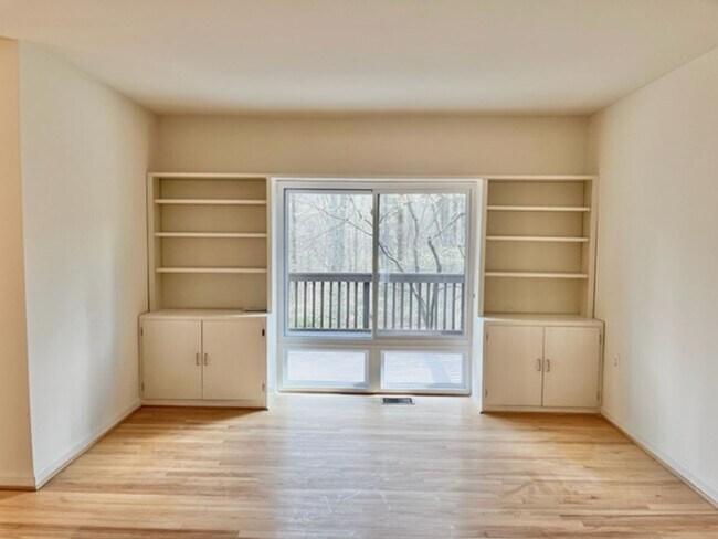 Building Photo - Excellent Potomac neighborhood!