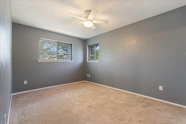 Building Photo - 7221 Scenic Brook Dr