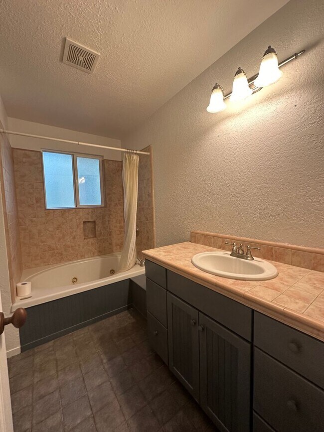 Building Photo - Great Location on Gardner Mountain - Long Term Rental