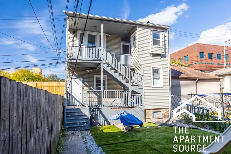 Building Photo - 1630 N Fairfield Ave