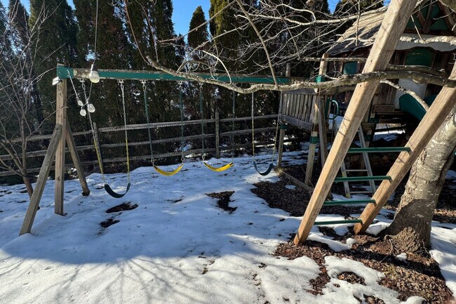 Building Photo - 9414 Grant Ave