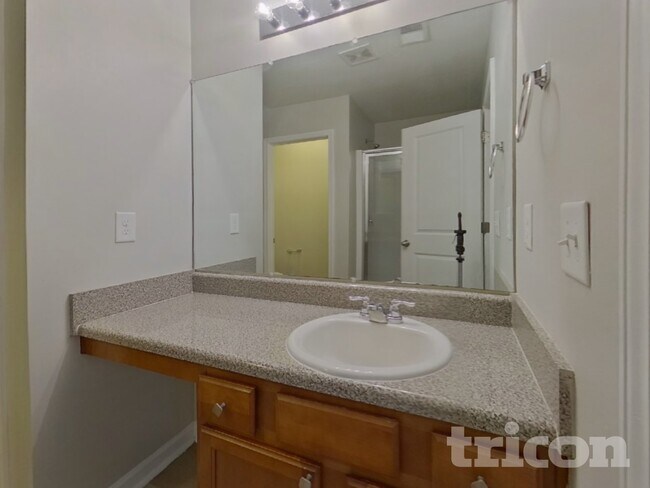 Building Photo - 3333 Lowland Dr