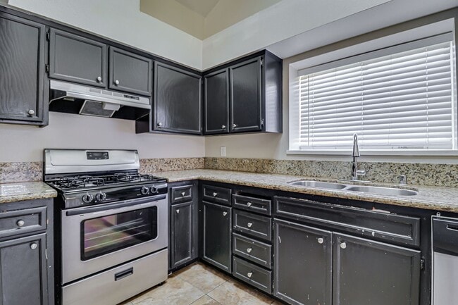 Building Photo - Gorgeous 2 Story Home Fully Upgraded – Move-In Ready!- 4 bedroom 3 bath