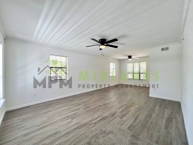 Building Photo - 746 Madera Rd