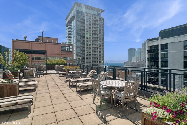 Building Photo - 850 N Dewitt Pl