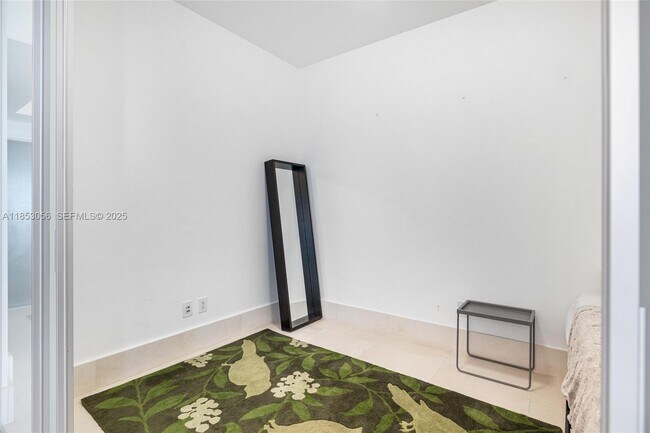 Building Photo - 1331 Brickell Bay Dr