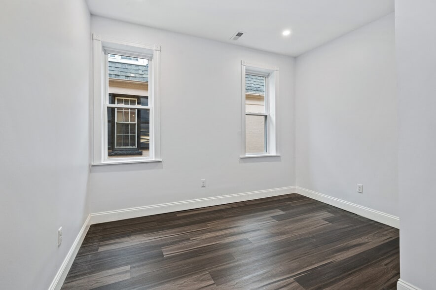 Building Photo - 318 Laurel St